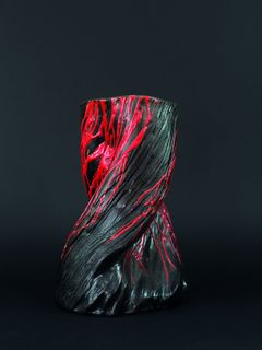 vase martelé rouge